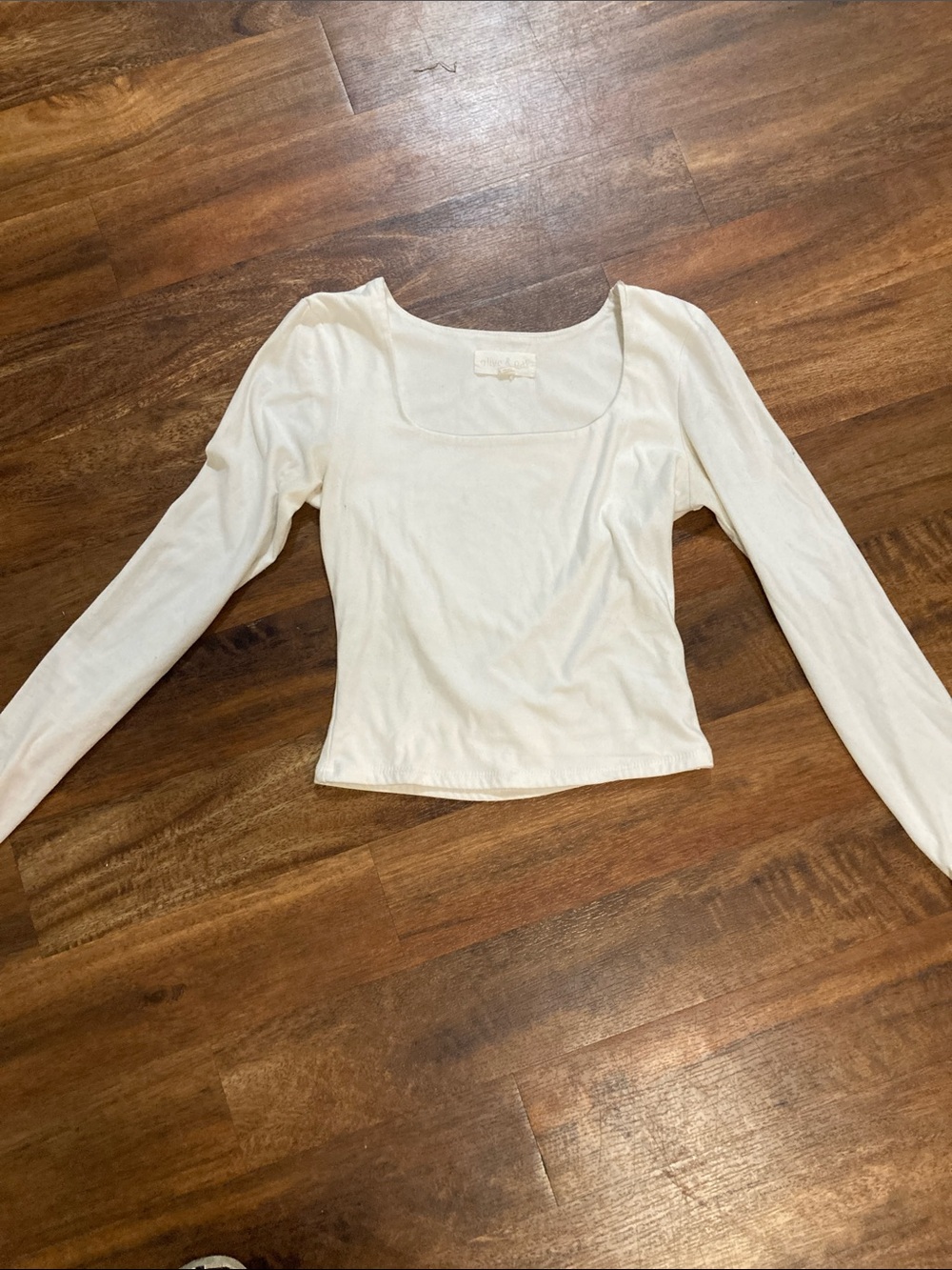 Olive & Oak Cream Scoop Neck Long Sleeve Top good used con some small stains